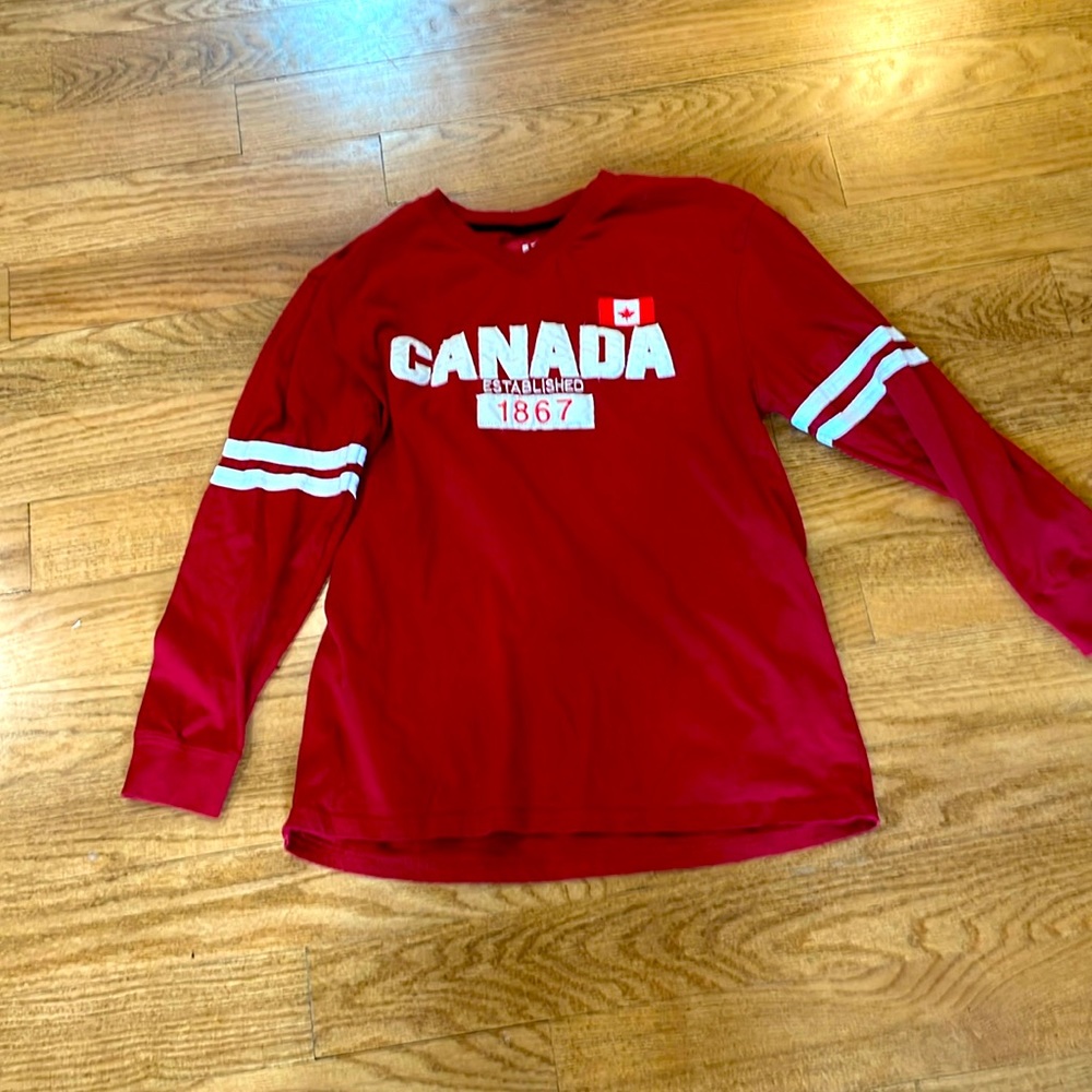 Oh Canada! Glorious and free! Men’s jersey. Size small.